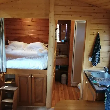 Les Roulottes De La Ferme Des Chanaux Farm stay Saint-Julien-d'Ance