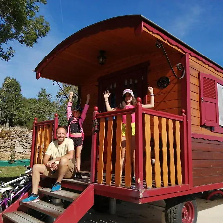 Les Roulottes De La Ferme Des Chanaux Farm stay *