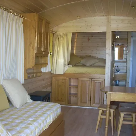 Farm stay Les Roulottes De La Ferme Des Chanaux Saint-Julien-d'Ance