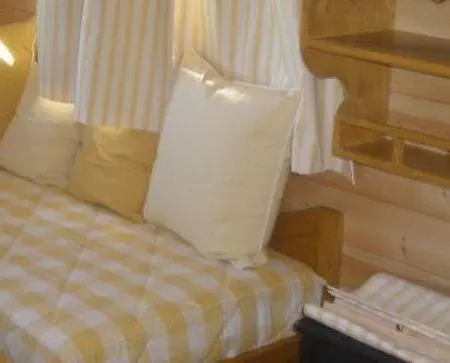 Farm stay Les Roulottes De La Ferme Des Chanaux