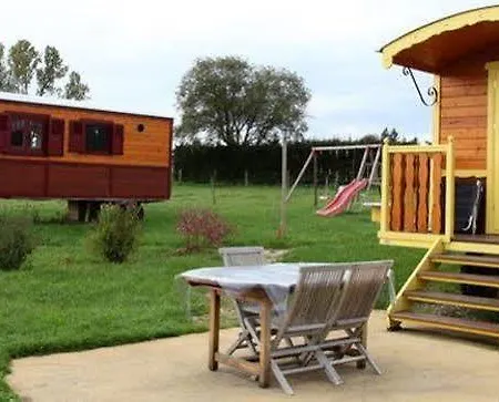 Les Roulottes De La Ferme Des Chanaux Farm stay *