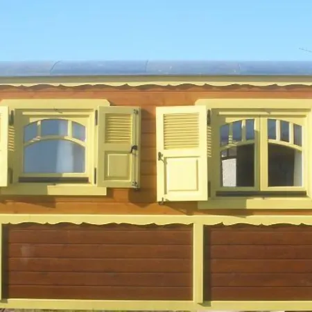 Les Roulottes De La Ferme Des Chanaux Gospodarstwo agroturystyczne