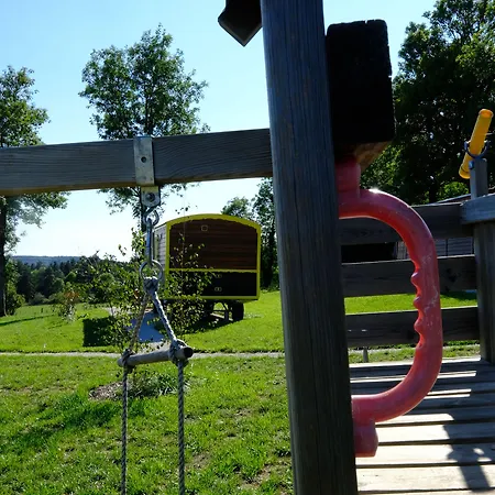 Les Roulottes De La Ferme Des Chanaux ファームステイ *