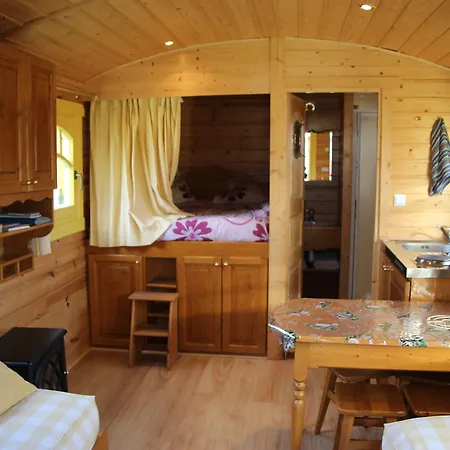 Les Roulottes De La Ferme Des Chanaux Gospodarstwo agroturystyczne *