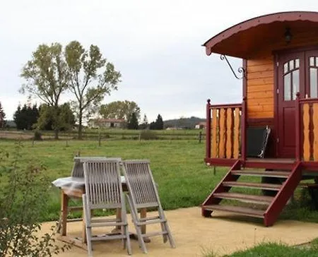 Farm stay Les Roulottes De La Ferme Des Chanaux Saint-Julien-d'Ance
