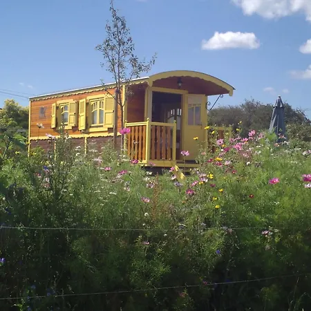 Farm stay Les Roulottes De La Ferme Des Chanaux